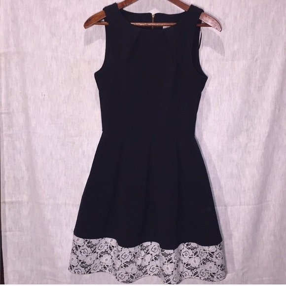 Closet London • skater dress with lace - Picture 3 of 8